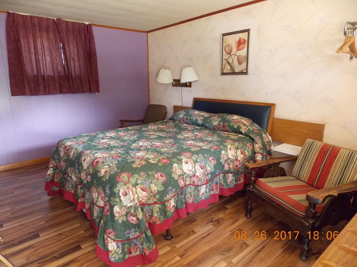 Melody Motor Lodge Connellsville Exterior photo